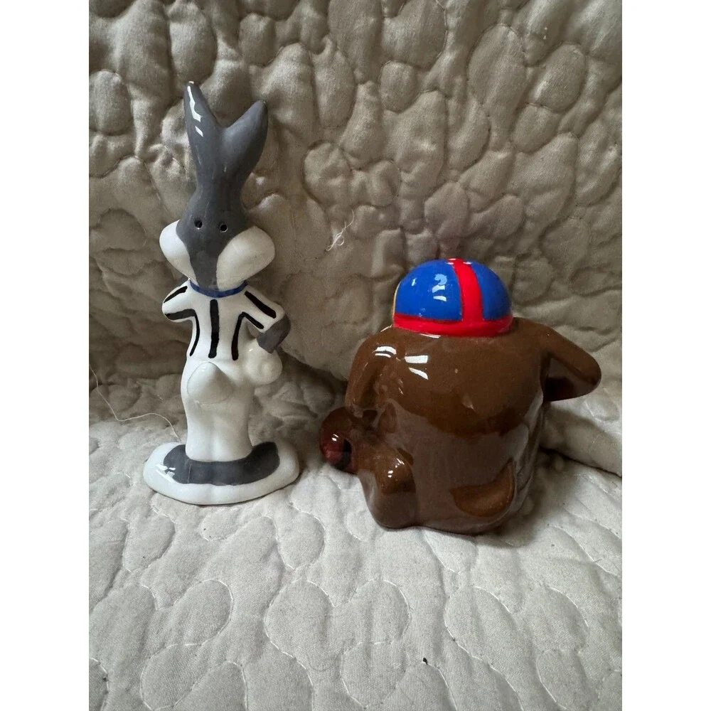 Warner Bros Looney Tunes Taz & Bugs Bunny Ceramic Salt & Pepper Shakers 1998